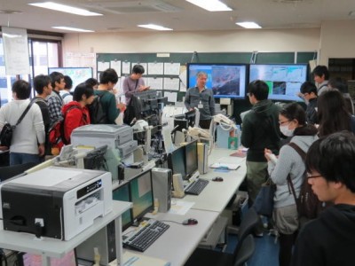 気象資料総合処理システムを見学(10月)