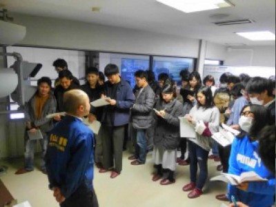 「講義：情報システム２」社会情報システムの見学その２～岡山県警交通管制センター～（12月）