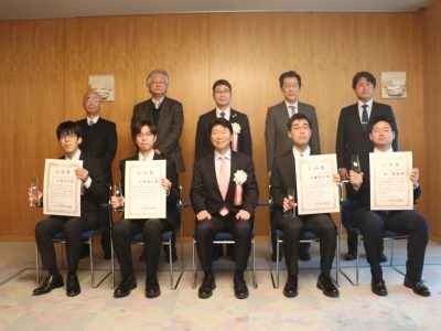 理学研究科材質理学専攻博士課程３年・中野晟志さん（東村研）が「仁科賞」受賞