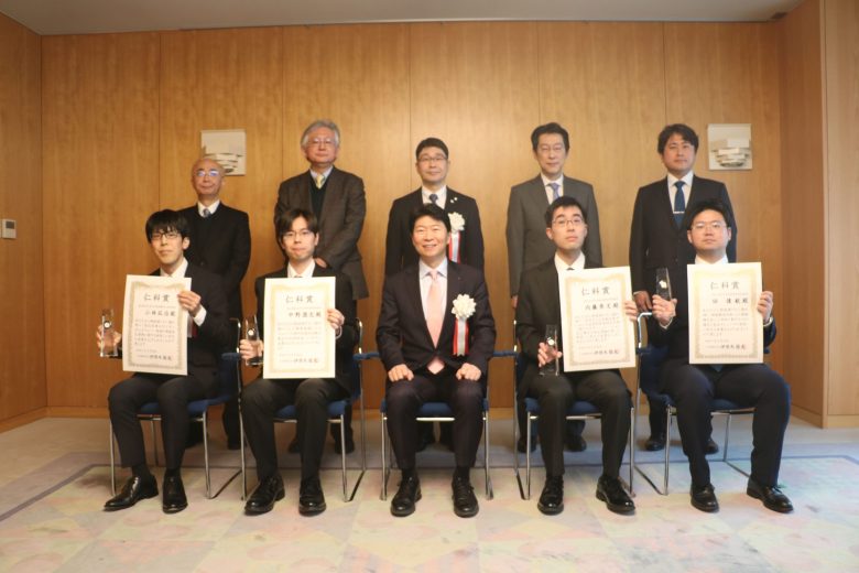 理学研究科材質理学専攻博士課程3年・中野晟志さん(東村研)が「仁科賞」受賞