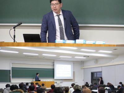 基礎理学科 教員特別講演を開催しました