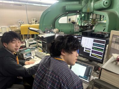 森研究室の学生2名が岡山大学惑星物質研究所で実験