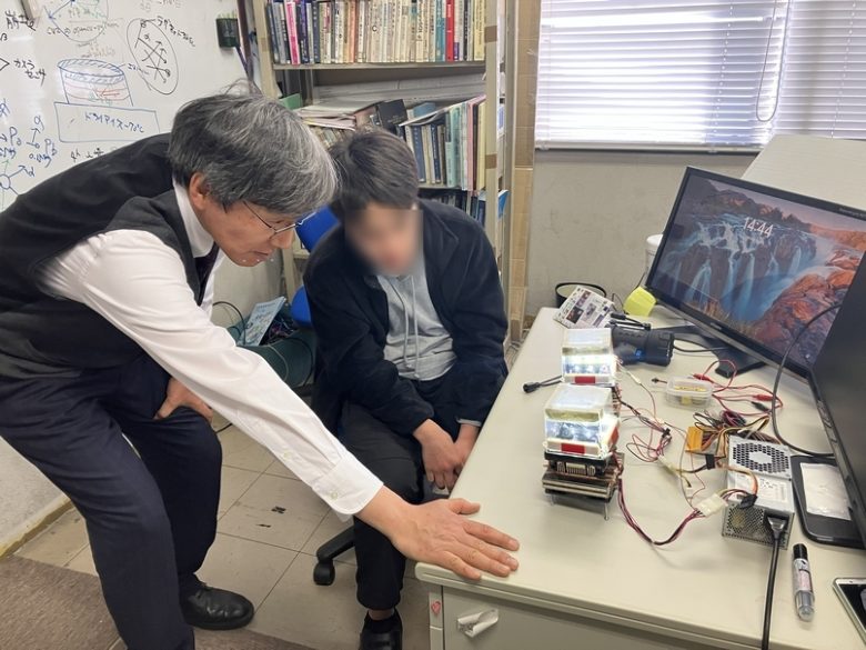 宇宙分野「霧箱で素粒子・原子核・宇宙線を視る」の実験を体験