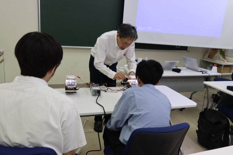 伊代野先生が高校生向けの模擬授業を行いました